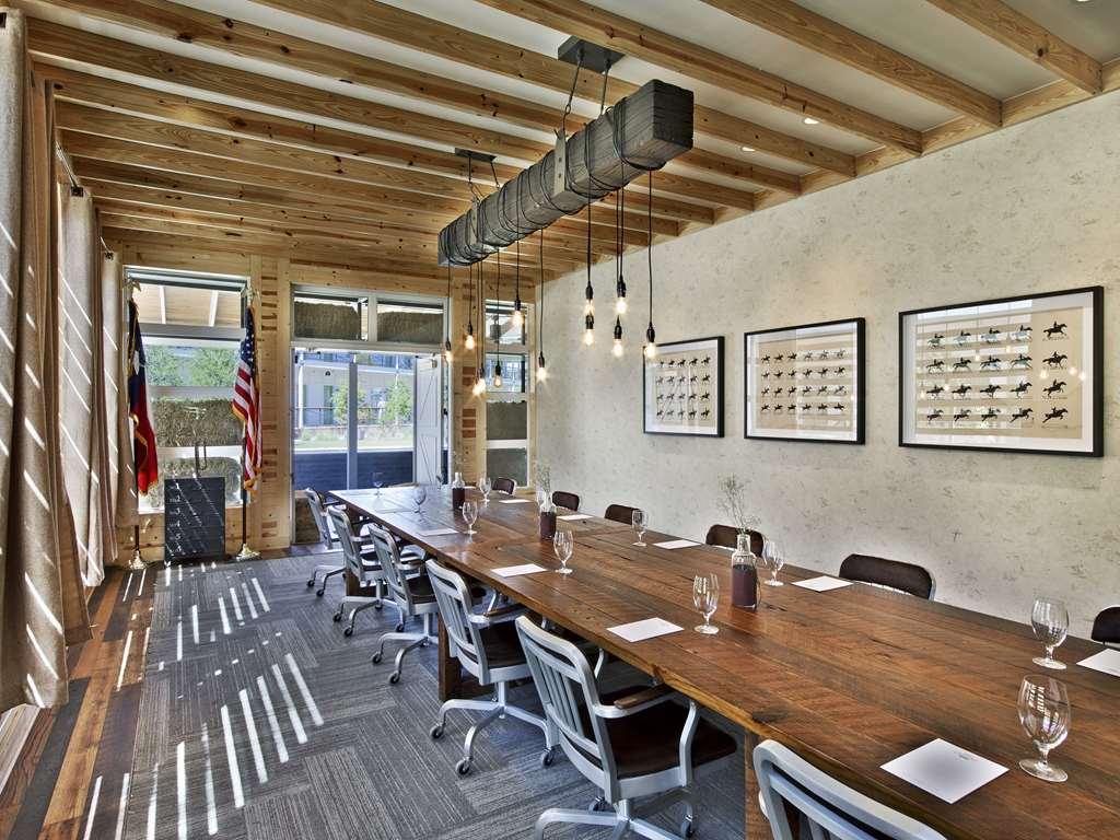 Hotel Cavalry Court, By Valencia Collection College Station