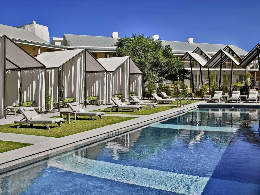 Hotel Cavalry Court, By Valencia Collection College Station