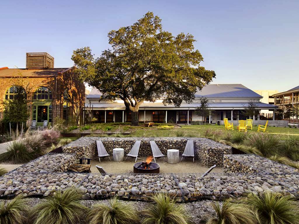 Hotel Cavalry Court, By Valencia Collection College Station