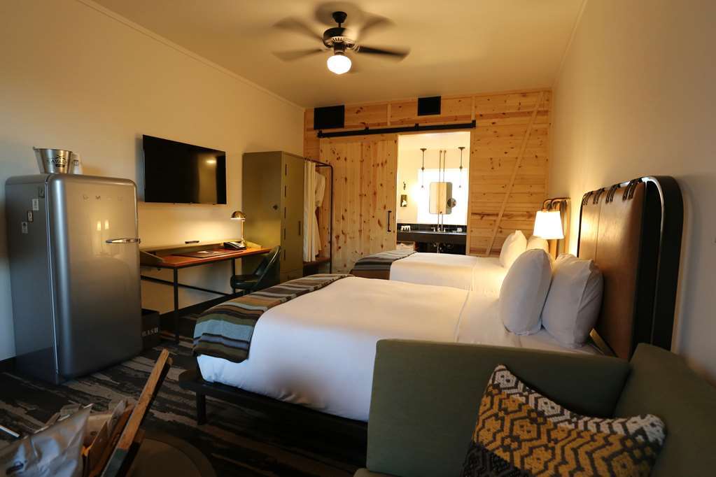 Hotel Cavalry Court, By Valencia Collection College Station