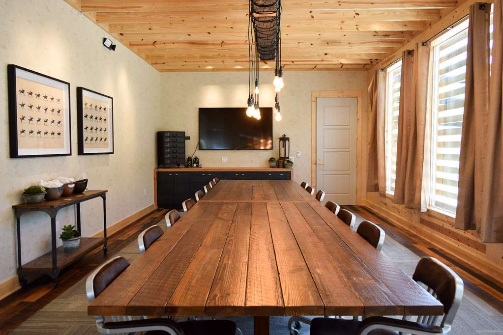 Cavalry Court, By Valencia Collection Hotel 4*